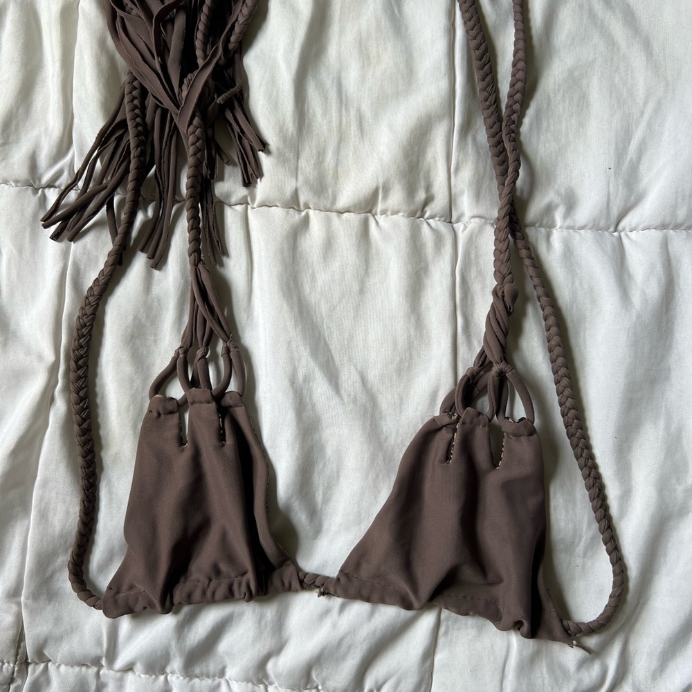 Acacia tie top